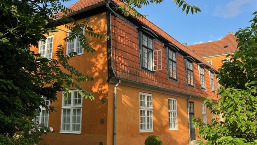 Lejlighed Sjælden lys lejlighed i Amaliegade uden bopælspligt