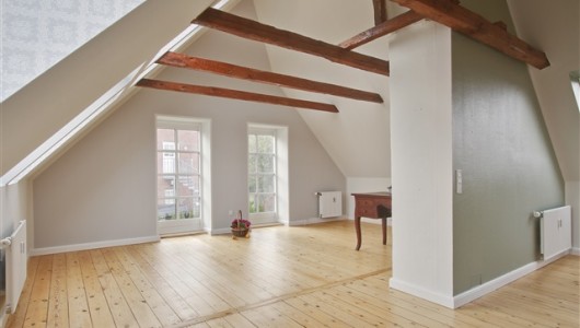 Lejlighed Skøn 3-værelses på 1. sal med fælles have - tæt på station