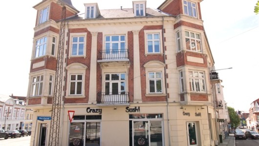 Lejlighed Stor 3-værelses bolig med altan og central beliggenhed Lejlighed Stor 3-værelses bolig med altan og central beliggenhed