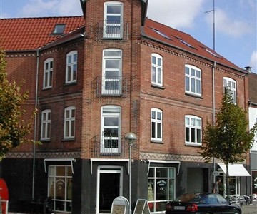 Lejlighed Søndergade, 104 m2, 3 værelser, 8.682 kr. Lejlighed Søndergade, 104 m2, 3 værelser, 8.682 kr.