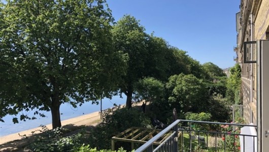 Værelse 9 m2 quiet furnished room in luxury apartment by the city lakes