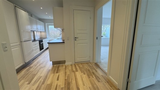 Lejlighed Charmerende nyrenoveret lejlighed i Charlottenlund (Expats)