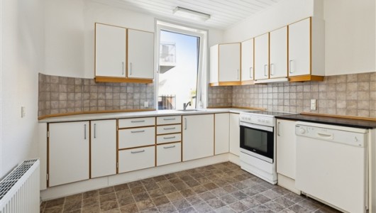 Lejlighed Dejlig og rummelig 4-værelses lejlighed