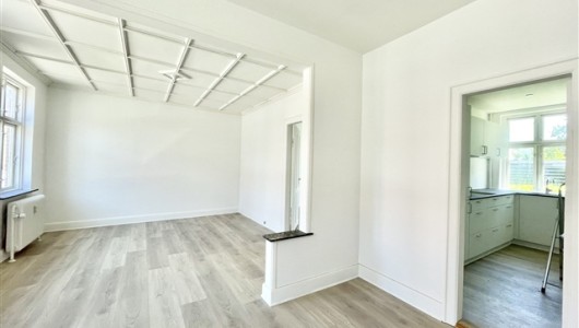 Lejlighed Hyggelig 3-værelses stuelejlighed med egen terrasse Lejlighed Hyggelig 3-værelses stuelejlighed med egen terrasse