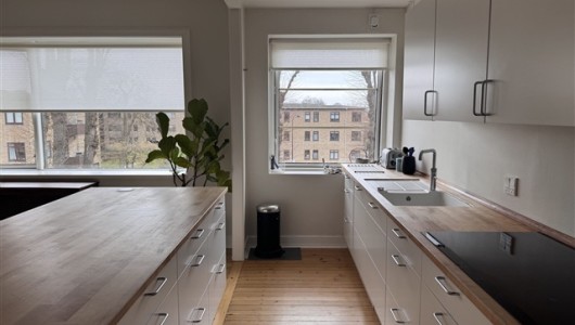 Lejlighed Lys og velbeliggende lejlighed på Blidahpark i Hellerup.