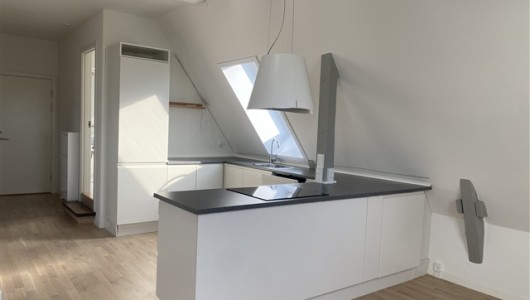 Lejlighed Lys taglejlighed i naturskønne omgivelser Lejlighed Lys taglejlighed i naturskønne omgivelser