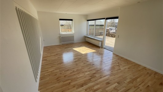 Lejlighed Nyistandsat 4 værelses lejlighed på 96 m2 med egen have og stor solterrasse.