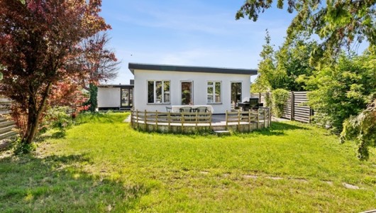 Hus/villa Rødovre – Viemosevej  – flot, velindrettet ugenert beliggende anneks fra 2022 med stor terrasse/have og P-plads