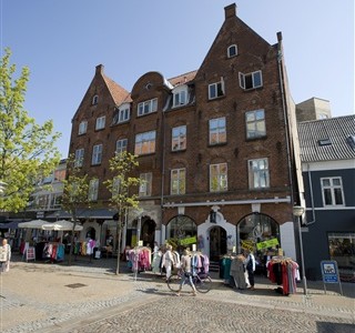 Værelse Stort lyst loftværelse til leje