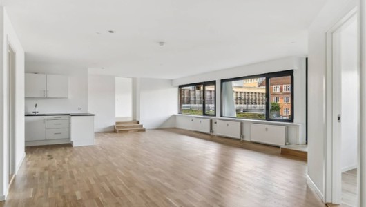 Lejlighed 4-værelses med terrasse Lejlighed 4-værelses med terrasse