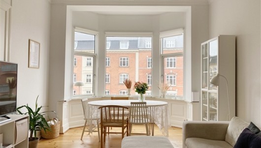 Lejlighed CHARMERENDE OG LYS LEJLIGHED MED KLASSISKE DETALJER I HJERTET AF AALBORG