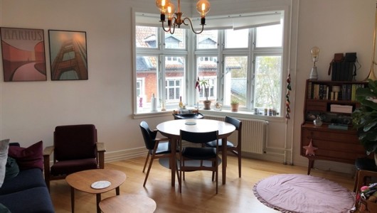 Lejlighed Charmerende 3-værelses lejlighed i Øgaderne Lejlighed Charmerende 3-værelses lejlighed i Øgaderne