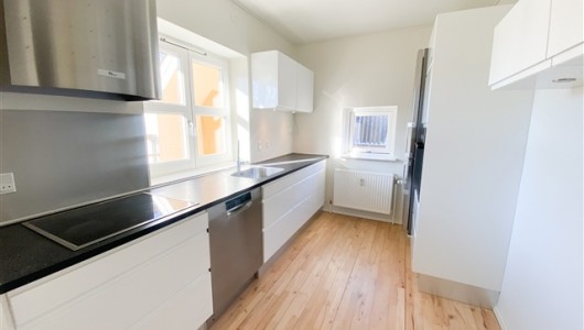 Lejlighed Dejlig lys og hyggelig 2-værelses lejlighed