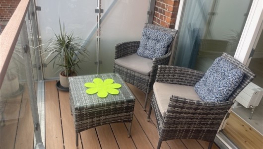 Lejlighed Dejlig lys og højtbeliggende stuelejlighed med altan, 112 m2    3vær.