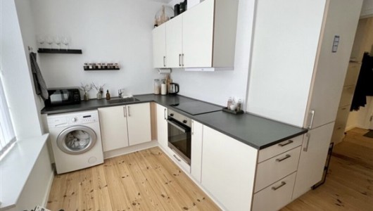 Lejlighed Møbleret lejlighed i gågaden / Furnished apartment