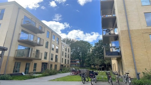 Lejlighed Nyere lys lejlighed, med altan,  i populært område