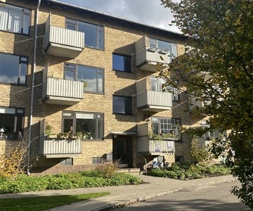 Lejlighed Nyistandsat og møbleret 2-værelses med altan i attraktive Hellerup