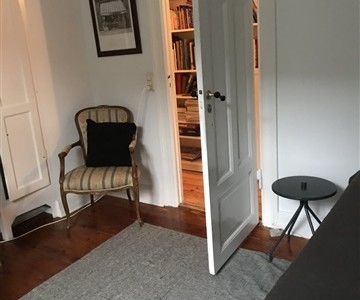 Værelse Pendlerværelse til leje,med eget toilet og køkkenadgang Værelse Pendlerværelse til leje,med eget toilet og køkkenadgang