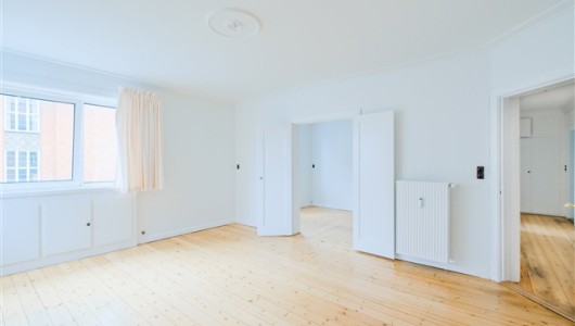 Lejlighed Rummelig 3-værelses lejlighed med 2 altaner på Frederiksberg