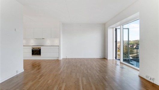 Lejlighed Stor 4 værelses lejlighed med eget terrasse og altan i hjertet af Bagsværd