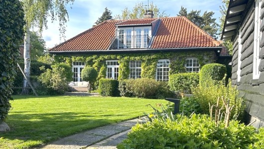 Hus/villa Charmerende hus, med skøn have, i Hellerup Hus/villa Charmerende hus, med skøn have, i Hellerup