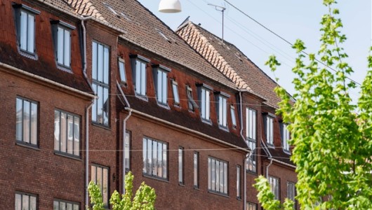 Lejlighed Lys og rummelig 5-værelses lejlighed med altan og attraktiv beliggenhed på Frederiksberg
