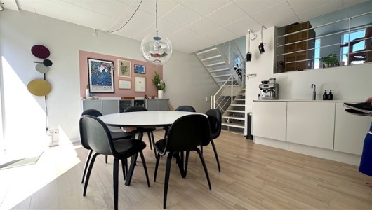 Hus/villa Lækkert rækkehus i tre etager, i unikt område, 1 år