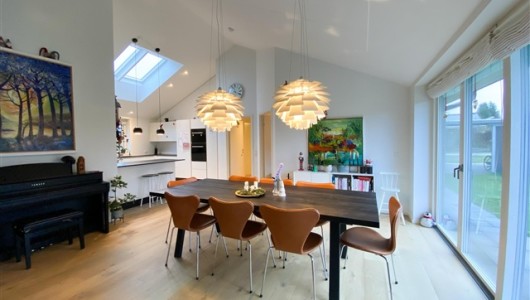 Hus/villa Moderne familievilla med gode opholdsrum og mange værelser Hus/villa Moderne familievilla med gode opholdsrum og mange værelser