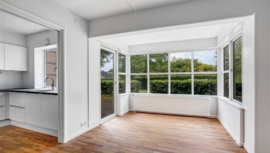 Lejlighed Stor og rummelig 4-vær. stuelejlighed ved Furesø med privat terrasse. Stort depotrum i kælderen og 2 badeværelser! Lejlighed Stor og rummelig 4-vær. stuelejlighed ved Furesø med privat terrasse. Stort depotrum i kælderen og 2 badeværelser!