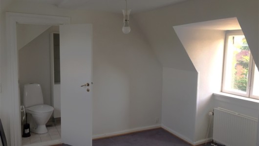 Værelse 2 værelser med eget bad og tekøkken til leje i Hellerup