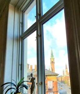 Værelse A room in a super central apartment available now (partly or fully furnished + CPR)