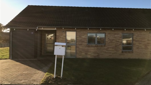 Hus/villa Godt indrettet 3-værelses rækkehus, tæt på station Hus/villa Godt indrettet 3-værelses rækkehus, tæt på station
