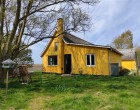 Hus/villa Lej vores charmerende gule hus i det landlige Vemmelev - tæt på skoler, butikker og natur!