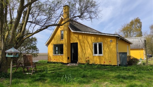 Hus/villa Lej vores charmerende gule hus i det landlige Vemmelev - tæt på skoler, butikker og natur! Hus/villa Lej vores charmerende gule hus i det landlige Vemmelev - tæt på skoler, butikker og natur!