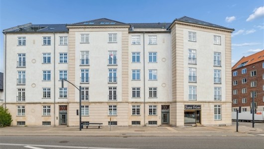 Lejlighed Lækker nyistandsat lejlighed centralt i Hellerup
