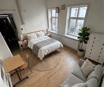 Lejlighed Nyrenoveret 2-værelses i stueplan – tilbagetrukket og privat i hyggelig baggård