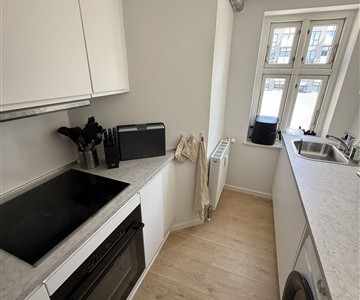 Lejlighed Nyrenoveret 2-værelses på 52 m2 med nyt køkken og mulighed for parkering