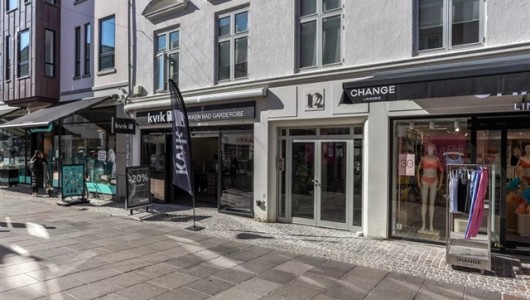 Lejlighed Stilren og rummelig lejlighed i to plan, udlejes midt i Aalborgs gågade Lejlighed Stilren og rummelig lejlighed i to plan, udlejes midt i Aalborgs gågade