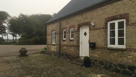 Lejlighed Tårnholm Gods (Rækkehus i Brostensgården) HUSLEJE INCL FRI VARME Lejlighed Tårnholm Gods (Rækkehus i Brostensgården) HUSLEJE INCL FRI VARME