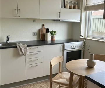Lejlighed Velindrettet 2-værelses på 46 m2 med separat køkken – parkering og ladestander Lejlighed Velindrettet 2-værelses på 46 m2 med separat køkken – parkering og ladestander