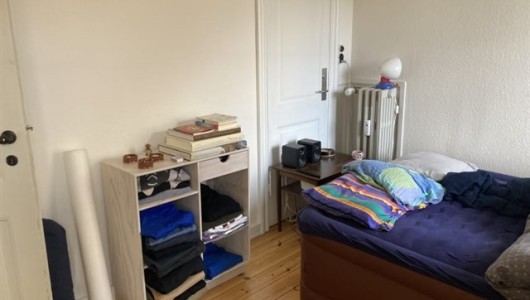 Værelse semifurnished room