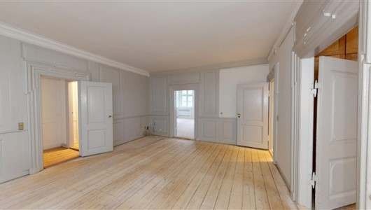 Lejlighed Eksklusiv herskabslejlighed på 154 m² med egen garage Lejlighed Eksklusiv herskabslejlighed på 154 m² med egen garage