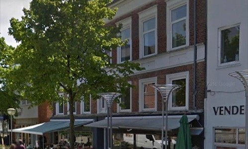 Lejlighed Lys 3-værelses på 85 m2 midt i bylivet – tæt på station og shopping