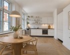 Lejlighed Lys og rummelig lejlighed på topadresse i hjertet af København