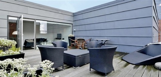 Lejlighed Nyrenoveret penthouse med stor tagterrasse . Lejlighed Nyrenoveret penthouse med stor tagterrasse .