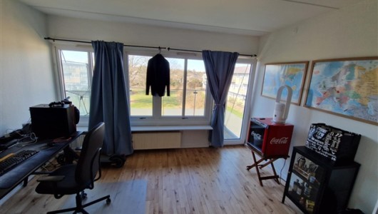 Værelse lyst værelse med terrasse og god beliggenhed. Værelse lyst værelse med terrasse og god beliggenhed.