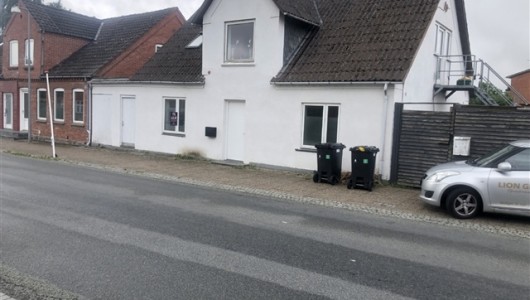 Lejlighed 108 m2 - 4 - værelser - 6.995 kr. Lejlighed 108 m2 - 4 - værelser - 6.995 kr.