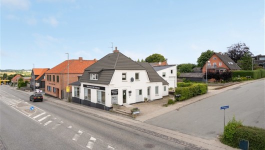 Lejlighed Fin 3 værelses centralt i Rønde Lejlighed Fin 3 værelses centralt i Rønde