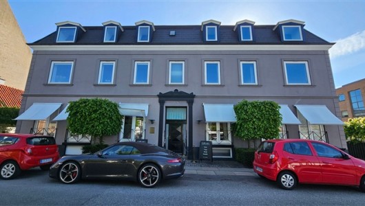 Lejlighed Lindegårdsvej, 110 m2, 4 værelser, 16.000 kr. Lejlighed Lindegårdsvej, 110 m2, 4 værelser, 16.000 kr.