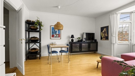 Lejlighed Lys og rummelig 2‑værelses med vestvendt altan – 64 m² – 11.800 kr./md + forbrug Lejlighed Lys og rummelig 2‑værelses med vestvendt altan – 64 m² – 11.800 kr./md + forbrug